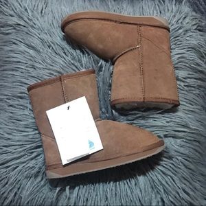 NWT kids BooRoo brown boots. Size 13